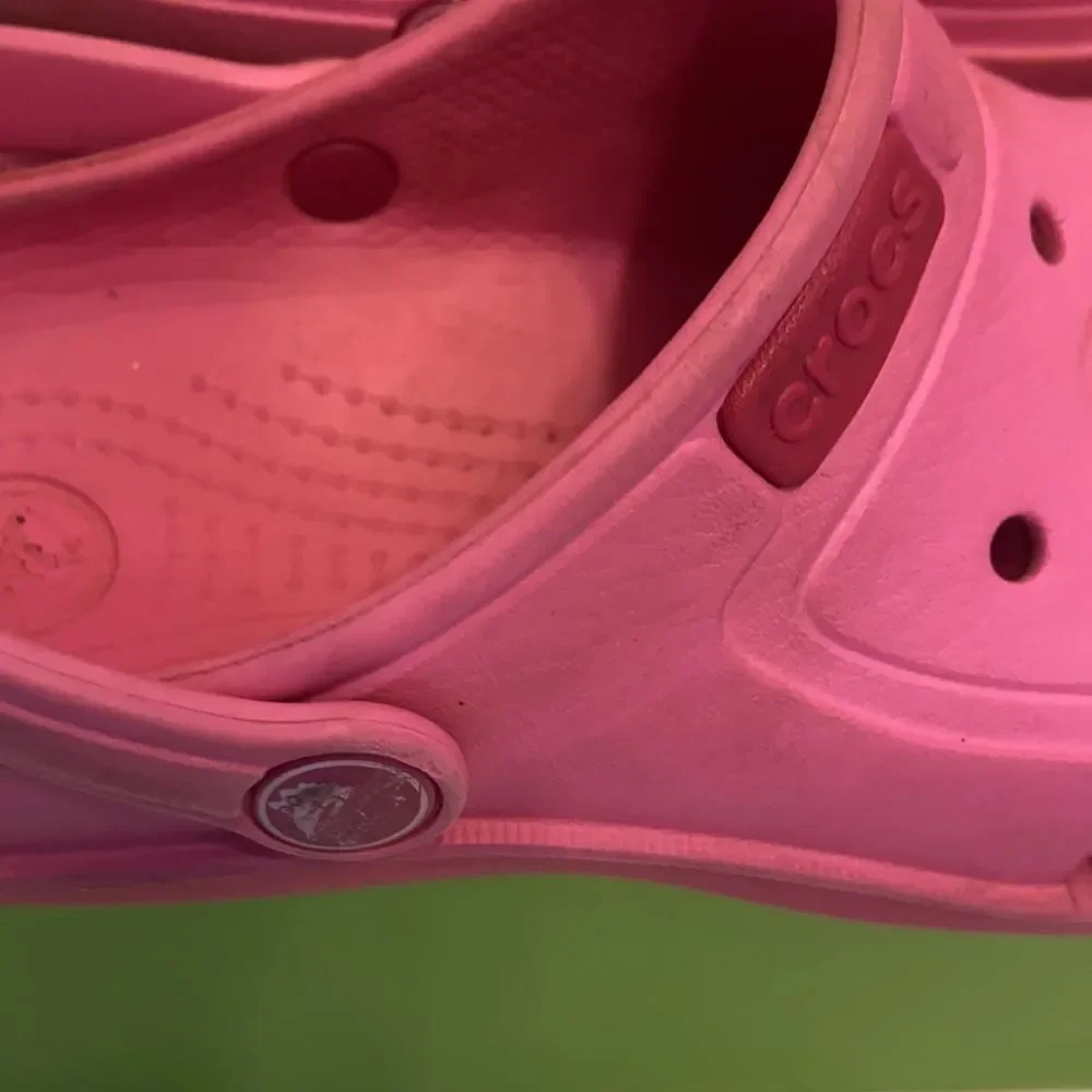 Crocs clogs pink size 2 j2‎
